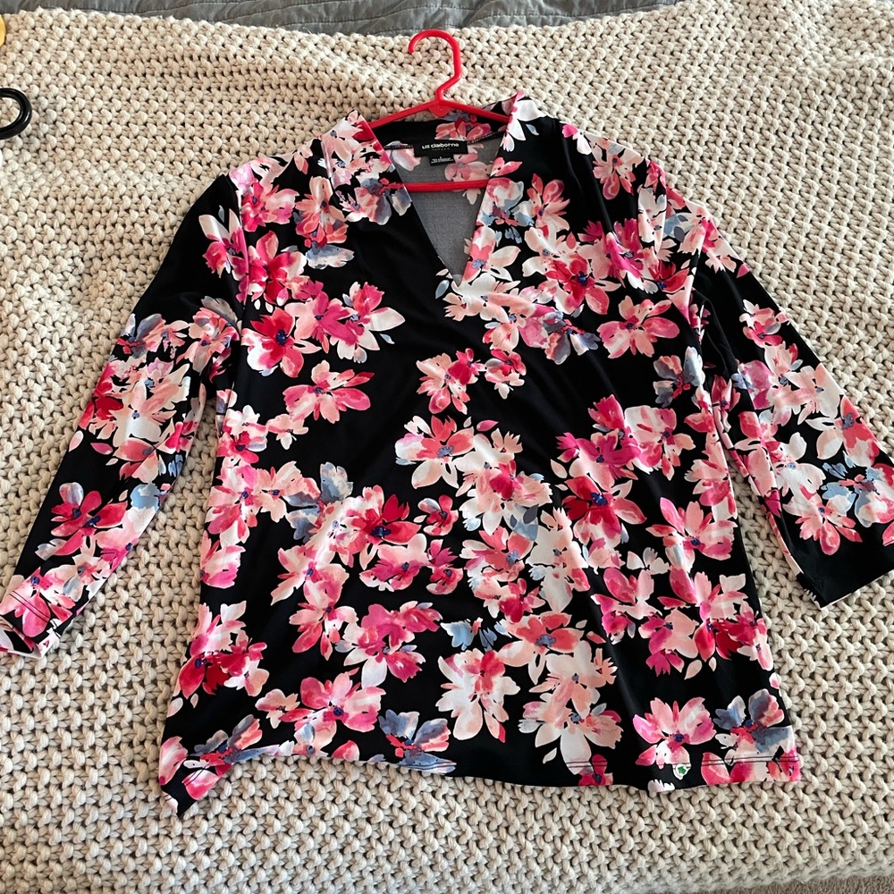 3/4 sleeve floral blouse - BRAND NEW!